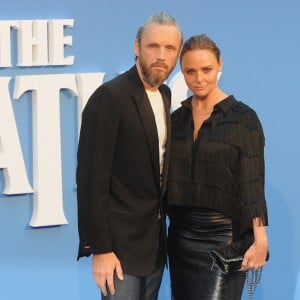 Alasdhair Willis et sa femme Stella McCartney à la première de "The Beatles: Eight Days A Week - The Touring Years" au cinéma Odeon à Leicester Square à Londres, le 15 septembre 2016.