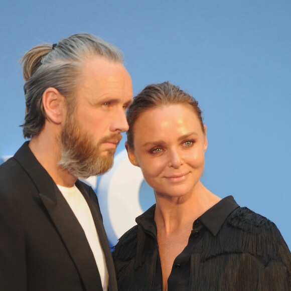 Alasdhair Willis et sa femme Stella McCartney à la première de "The Beatles: Eight Days A Week - The Touring Years" au cinéma Odeon à Leicester Square à Londres, le 15 septembre 2016.