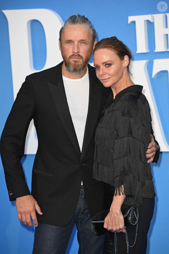 Alasdhair Willis et sa femme Stella McCartney à la première de "The Beatles: Eight Days A Week - The Touring Years" au cinéma Odeon à Leicester Square à Londres, le 15 septembre 2016.
