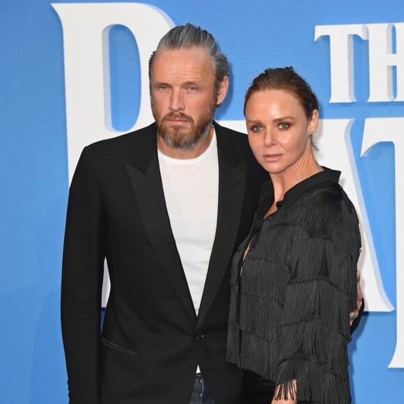 Alasdhair Willis et sa femme Stella McCartney à la première de "The Beatles: Eight Days A Week - The Touring Years" au cinéma Odeon à Leicester Square à Londres, le 15 septembre 2016.