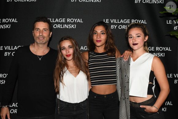 Exclusif - Lucie, Elisa et Juliette du groupe LEJ (Elijay) avec Richard Orlinski à l'Inauguration du Village Royal By Richard Orlinski à Paris le 15 septembre 2016. © Bellak-Moreau/Bestimage