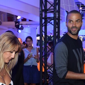 Tony Parker en séance de dédicaces et de démonstration de shoots à l'Atelier Renault à Paris, le 13 septembre 2016. © Veeren/Bestimage