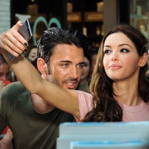 Exclusif - Nabilla Benattia dédicace son livre "Trop Vite" avec son compagnon Thomas Vergara au centre commercial "Merignac Soleil" à Bordeaux, le 26 juin 2016. © Thibaut Moritz-Patrick Bernard/Bestimage