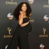 Kerry Washington, enceinte et habillée d'une robe Brandon Maxwell - 68ème cérémonie des Emmy Awards au Microsoft Theater à Los Angeles, le 18 septembre 2016.
