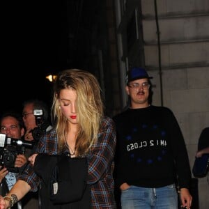 Clara Paget, Amber Heard et un ami arrivent à la soirée LOVE Magazine au club Loulou's à Londres, Royaume Uni, le 19 septembre 2016.