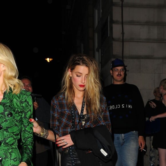 Clara Paget, Amber Heard et un ami arrivent à la soirée LOVE Magazine au club Loulou's à Londres, Royaume Uni, le 19 septembre 2016.