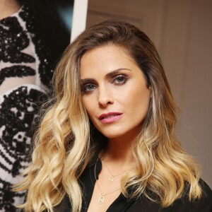 Clara Morgane lors de la présentation de son calendrier 2017 à Paris le 20 septembre 2016. © Denis Guignebourg / Bestimage