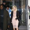 Kanye West et sa femme Kim Kardashian sortent de l'hôtel Le Royal Monceau à Paris, le 5 mars 2015.