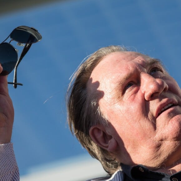 Gérard Depardieu inaugure un centre cinématographique à son nom en Russie. Un centre culturel dans la ville russe de Saransk où l'acteur français est enregistré en tant que résident porte désormais son nom. La star du cinéma français l’a inauguré personnellement. L’acteur français qui est citoyen russe depuis plus de trois ans a salué des habitants de Saransk qui sont venus à la cérémonie d’inauguration en russe. Il a aussi promis de voter aux élections législatives qui se tiendront le 18 septembre. Le 28 août 2016