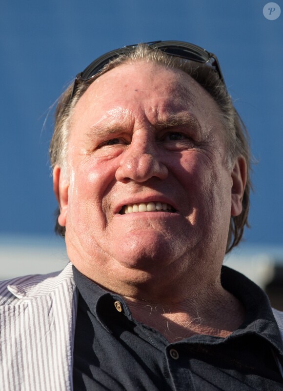 Gérard Depardieu inaugure un centre cinématographique à son nom en Russie. Un centre culturel dans la ville russe de Saransk où l'acteur français est enregistré en tant que résident porte désormais son nom. La star du cinéma français l’a inauguré personnellement. L’acteur français qui est citoyen russe depuis plus de trois ans a salué des habitants de Saransk qui sont venus à la cérémonie d’inauguration en russe. Il a aussi promis de voter aux élections législatives qui se tiendront le 18 septembre. Le 28 août 2016