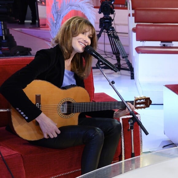 Carla Bruni, Michel Drucker et Didier Barbelivien - Enregistrement de l'émission "Vivement Dimanche" à Paris le 10 décembre 2014.