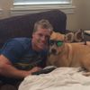 Sam Willoughby (ici avec sa chienne adorée), double champion du monde et vice-champion olympique 2012 de BMX, est paralysé suite à une grave chute à l'entraînement le 10 septembre 2016 en Californie. Photo de son compte Twitter.