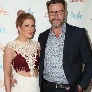 Tori Spelling et son mari Dean McDermott lors de la soirée "Raising The Bar To End Parkinson's" au Laurel Point à Studio City, le 27 juillet 2016