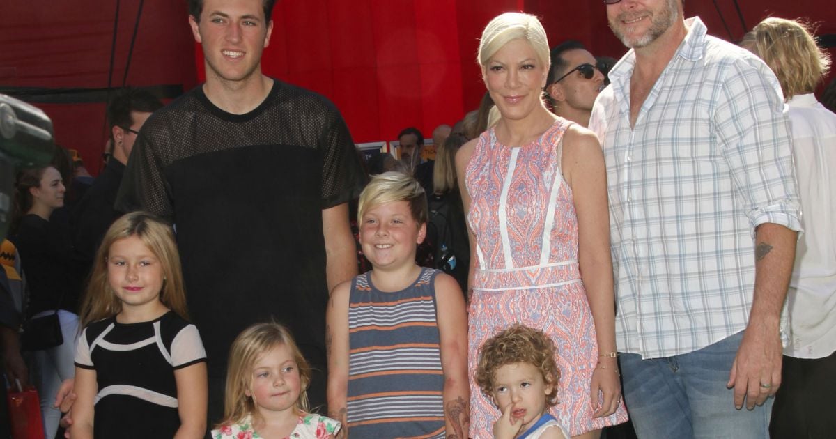 Tyler Henry à Lécoute De Lau-delà Jack Montgomery McDermott, Tori Spelling, Dean McDermott et leurs
