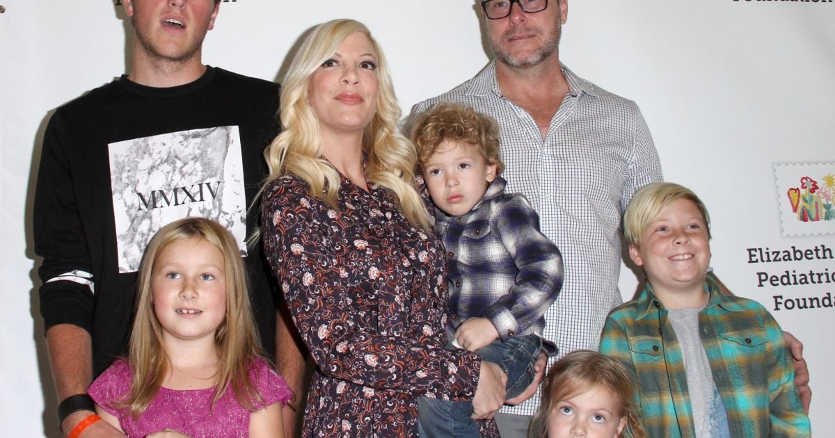 Tyler Henry à Lécoute De Lau-delà Jack Montgomery McDermott, Tori Spelling, Dean McDermott et leurs