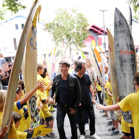 Jean Dujardin - Présentation du film "Brice 3" au cinéma Rex d'Hossegor avec Jean Dujardin, Clovis Cornillac et les enfants du Hossegor Surf Club, le 25 septembre 2016. © Bernard-Dequier/Bestimage