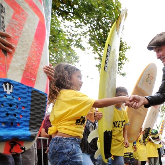 Jean Dujardin - Présentation du film "Brice 3" au cinéma Rex d'Hossegor avec Jean Dujardin, Clovis Cornillac et les enfants du Hossegor Surf Club, le 25 septembre 2016. © Bernard-Dequier/Bestimage