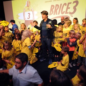 Jean Dujardin - Présentation du film "Brice 3" au cinéma Rex d'Hossegor avec Jean Dujardin, Clovis Cornillac et les enfants du Hossegor Surf Club, le 25 septembre 2016. © Bernard-Dequier/Bestimage