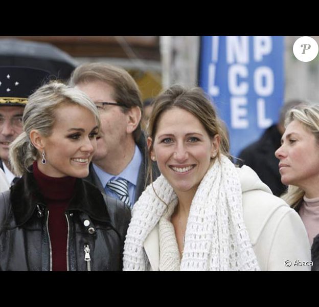Reportage Photos Laeticia Hallyday Et Maud Fontenoy Se Partagent Une Bouteille De Champagne Purepeople