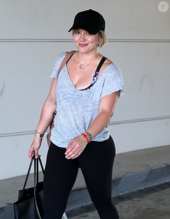 Hilary Duff fait un stop à l'institut de beauté Portofino à Beverly Hills le 29 juillet 2016.