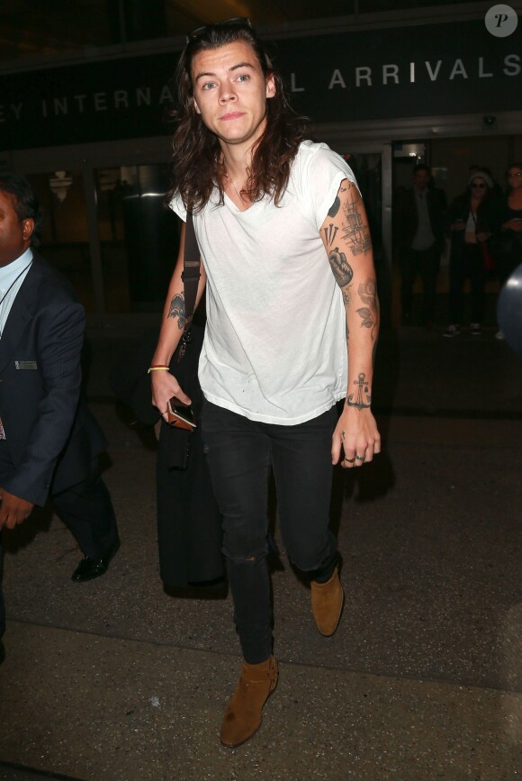 Harry Styles arrive à l'aéroport de Los Angeles, le 20 janvier 2016.