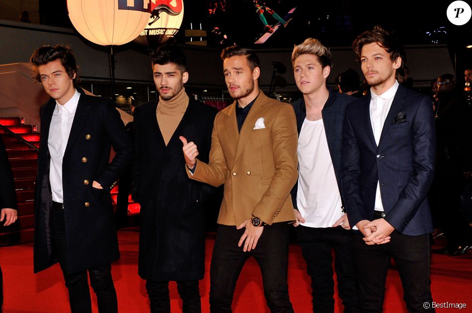 Harry Styles Zayn Malik Liam Payne Niall Horan Et Louis Tomlinson Du Groupe One Direction à 