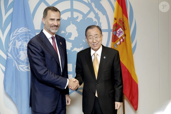 Le roi d'Espagne Felipe VI et le secrétaire général des Nations Unies Ban Ki-Moon lors du premier jour de la 71e Assemblée Générale de l'ONU à New York le 20 septembre 2016.