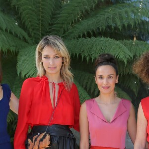 Camille Thomas, Pauline Lefèvre, Amelle Chahbi, Catherine Vautrin (présidente de Paule Ka) - Présentation Paule Ka (collection printemps-été 2017) au Jardin des Plantes. Paris, le 27 septembre 2016.