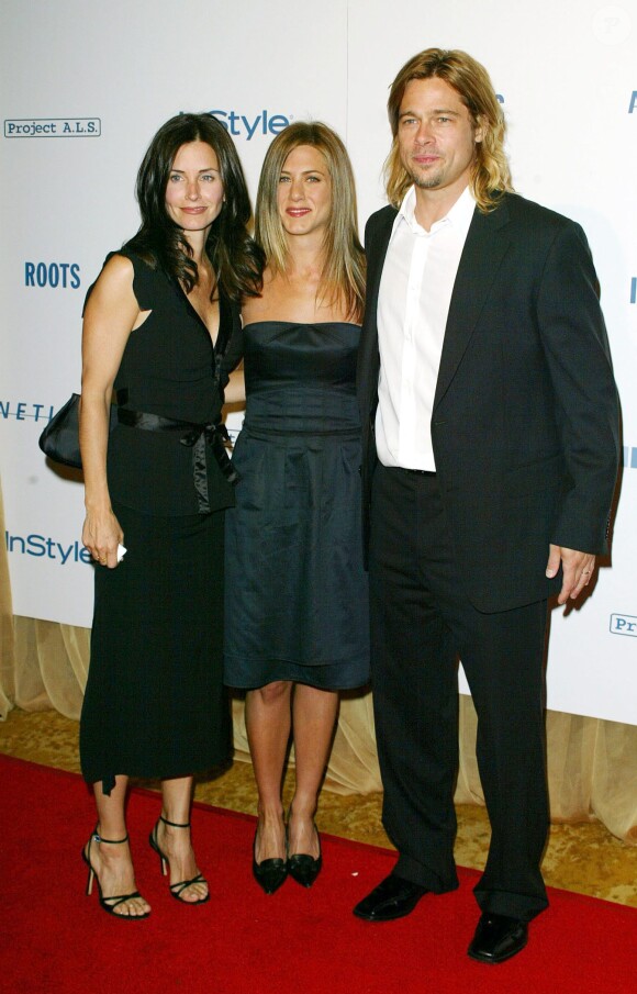 Courteney Cox, Jennifer Aniston et Brad Pitt à Beverly Hills en avril 2003.