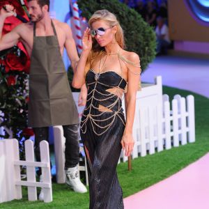 Paris Hilton au défilé de mode "Philipp Plein" Prêt à Porter collection printemps/été 2017 lors de la Fashion Week de Milan, Italie, le 21 septembre 2016.