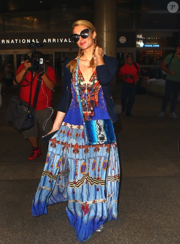 Paris Hilton arrive à l'aéroport LAX de Los Angeles, le 23 août 2016. © CPA/Bestimage