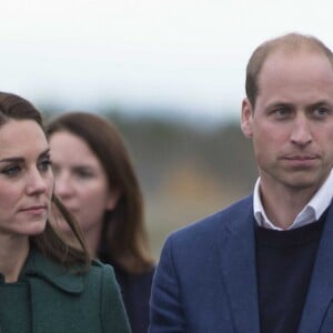 Le prince William et Kate Middleton, duc et duchesse de Cambridge, à leur arrivée à Whitehorse en territoire Yukon au quatrième jour de leur visite officielle au Canada, le 27 septembre 2016