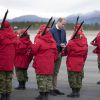 Le prince William et Kate Middleton, duc et duchesse de Cambridge, à leur arrivée à Whitehorse en territoire Yukon au quatrième jour de leur visite officielle au Canada, le 27 septembre 2016