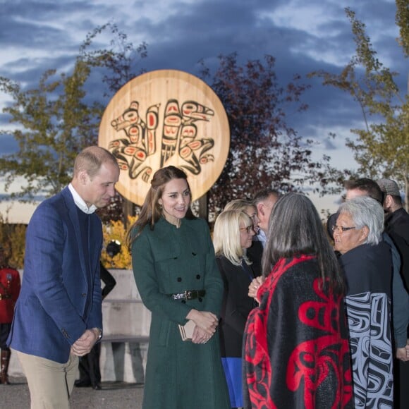 Le prince William et Kate Middleton, duc et duchesse de Cambridge, sont arrivés à Whitehorse en territoire Yukon au quatrième jour de leur visite officielle au Canada, le 27 septembre 2016