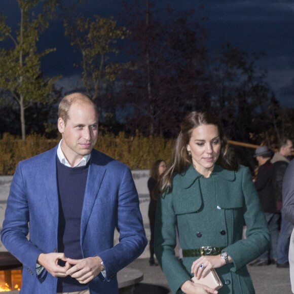 Le prince William et Kate Middleton, duc et duchesse de Cambridge, sont arrivés à Whitehorse en territoire Yukon au quatrième jour de leur visite officielle au Canada, le 27 septembre 2016