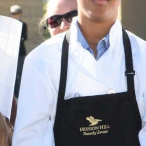 Le prince William et Kate Middleton, duc et duchesse de Cambridge, avec de jeunes chefs lors d'un festival gastronomique, "A Taste of British-Colombia", sur Mission Hill à Kelowna dans la vallée de l'Okanagan, au matin du quatrième jour de leur visite officielle au Canada, le 27 septembre 2016