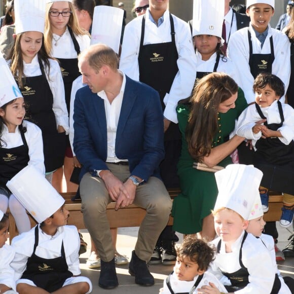 Le prince William et Kate Middleton, duc et duchesse de Cambridge, avec de jeunes chefs lors d'un festival gastronomique, "A Taste of British-Colombia", sur Mission Hill à Kelowna dans la vallée de l'Okanagan, au matin du quatrième jour de leur visite officielle au Canada, le 27 septembre 2016