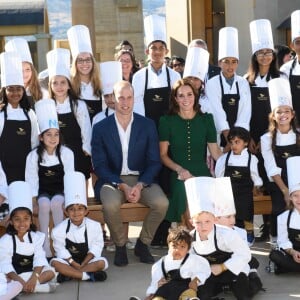 Le prince William et Kate Middleton, duc et duchesse de Cambridge, avec de jeunes chefs lors d'un festival gastronomique, "A Taste of British-Colombia", sur Mission Hill à Kelowna dans la vallée de l'Okanagan, au matin du quatrième jour de leur visite officielle au Canada, le 27 septembre 2016