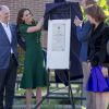 Le prince William et Kate Middleton, duc et duchesse de Cambridge, ont dévoilé une plaque commémorant le 10e anniversaire du campus Okanagan à l'Université de Colombie-Britannique de Kelowna dans la vallée de l'Okanagan, au matin du quatrième jour de leur visite officielle au Canada, le 27 septembre 2016.