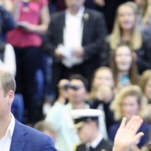 Le prince William et Kate Middleton, duc et duchesse de Cambridge, ont rencontré l'équipe féminine de volley-ball de l'Université de Colombie-Britannique à Kelowna dans la vallée de l'Okanagan et assisté à un match, au matin du quatrième jour de leur visite officielle au Canada, le 27 septembre 2016. Ils ont par ailleurs reçu des maillots en cadeau.