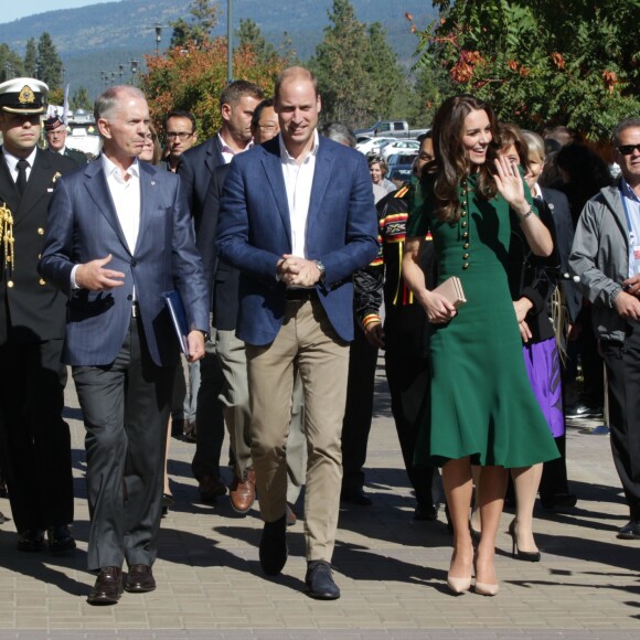 Le prince William et Kate Middleton, duc et duchesse de Cambridge, en visite sur le campus de l'Université de Colombie-Britannique à Kelowna dans la vallée de l'Okanagan, au matin du quatrième jour de leur visite officielle au Canada, le 27 septembre 2016
