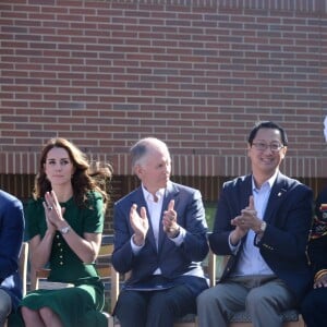 Le prince William et Kate Middleton, duc et duchesse de Cambridge, en visite sur le campus de l'Université de Colombie-Britannique à Kelowna dans la vallée de l'Okanagan, au matin du quatrième jour de leur visite officielle au Canada, le 27 septembre 2016