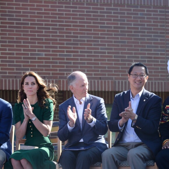 Le prince William et Kate Middleton, duc et duchesse de Cambridge, en visite sur le campus de l'Université de Colombie-Britannique à Kelowna dans la vallée de l'Okanagan, au matin du quatrième jour de leur visite officielle au Canada, le 27 septembre 2016