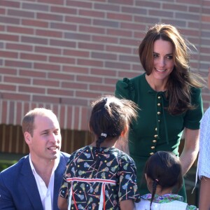 Le prince William et Kate Middleton, duc et duchesse de Cambridge, en visite sur le campus de l'Université de Colombie-Britannique à Kelowna dans la vallée de l'Okanagan, au matin du quatrième jour de leur visite officielle au Canada, le 27 septembre 2016