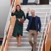 Le prince William, duc de Cambridge, et Kate Middleton, duchesse de Cambridge, lors de leur arrivée à l'aéroport de Whitehorse, le 27 septembre 2016 pendant leur 4e jour de visite au Canada.