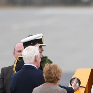 Le prince William, duc de Cambridge, et Kate Middleton, duchesse de Cambridge, lors de leur arrivée à l'aéroport de Whitehorse, le 27 septembre 2016 pendant leur 4e jour de visite au Canada.