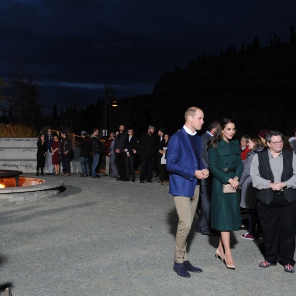 Le prince William et Kate Middleton, duc et duchesse de Cambridge, lors du ''Yukon arts events'' au centre culturel Kwanlin Dunn à Whitehorse, au quatrième jour de leur visite officielle au Canada, le 27 septembre 2016.