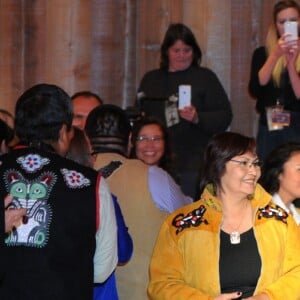 Le prince William et Kate Middleton, duc et duchesse de Cambridge, lors du ''Yukon arts events'' au centre culturel Kwanlin Dunn à Whitehorse, au quatrième jour de leur visite officielle au Canada, le 27 septembre 2016.