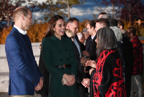 Le prince William et Kate Middleton, duc et duchesse de Cambridge, lors du ''Yukon arts events'' au centre culturel Kwanlin Dunn à Whitehorse, au quatrième jour de leur visite officielle au Canada, le 27 septembre 2016.
