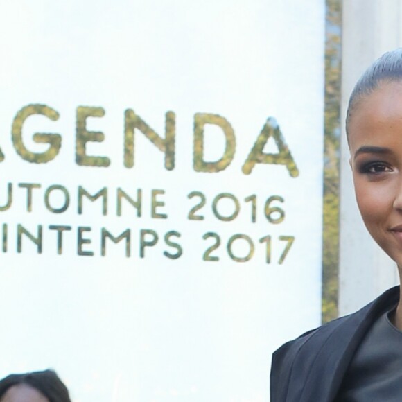 Flora Coquerel (Miss France 2014) - Défilé Guy Laroche (collection prêt-à-porter printemps-été 2017) au Palais de Tokyo. Paris, le 28 septembre 2016.